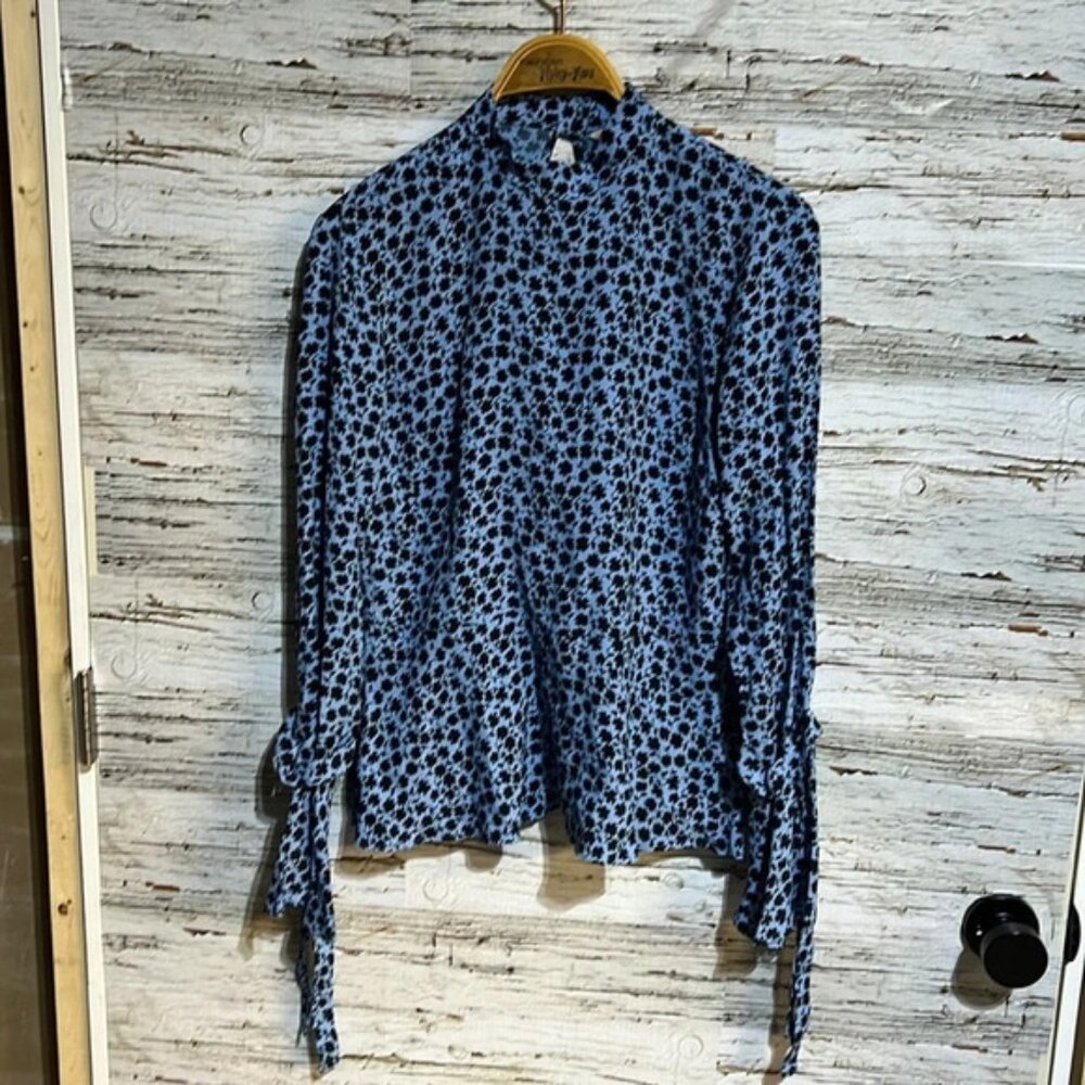 HM open back high neck floral blouse  size 6